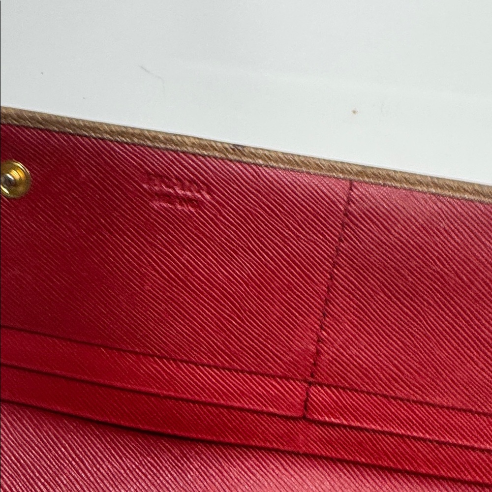 Prada Tan Leather wallet - Picture 5 of 11